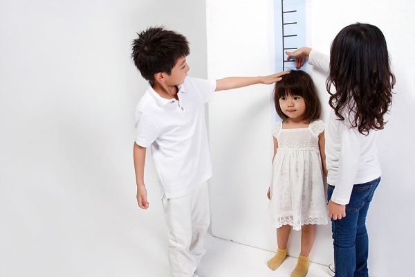 Uống sữa giúp trẻ tăng chiều cao?