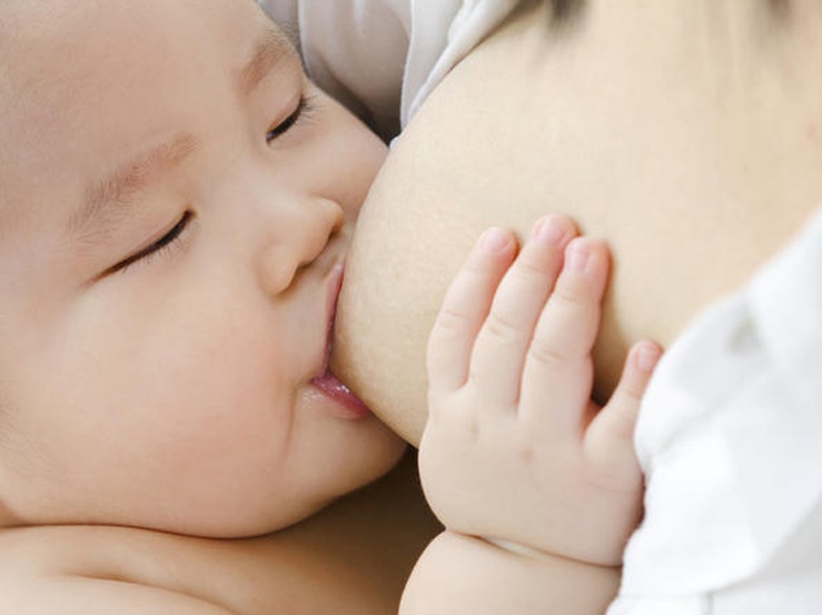 “Thần thánh hóa” sữa mẹ
