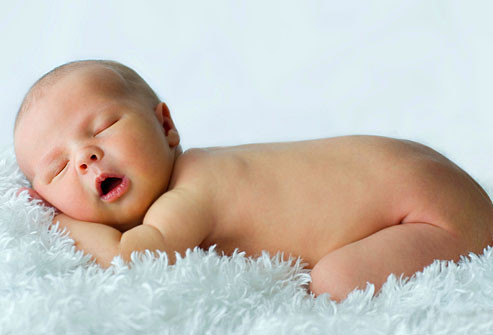 7 lợi ích không ngờ khi cho bé bú đêm