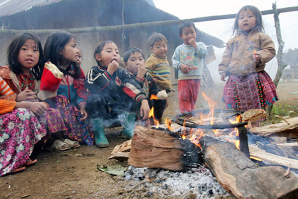 Giữ ấm cho học sinh vùng cao trong những ngày giá rét