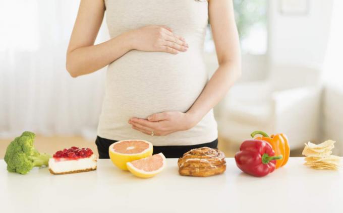 Muốn con thông minh nhưng mẹ bầu nên ăn những thực phẩm này!