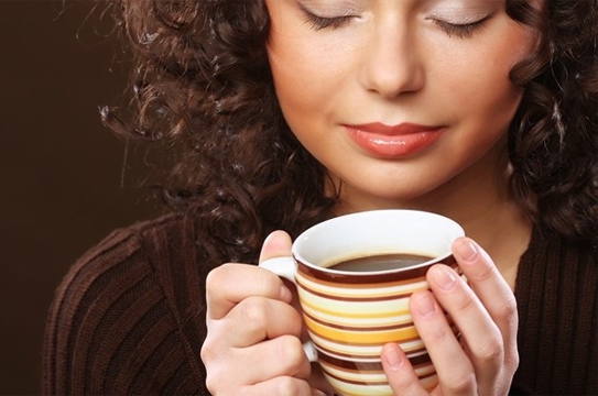 3 ly cà phê/ngày làm 'teo' vòng 1 của phái nữ 3 ly cà phê/ngày làm 'teo' vòng 1 của phái nữ - ảnh 2