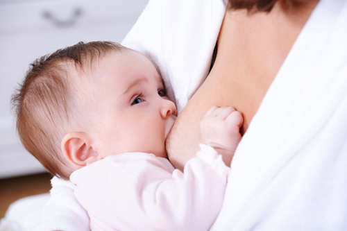 Phụ nữ cho con bú không nên ăn gì?