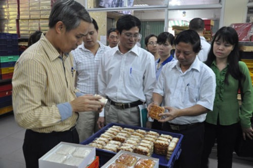 Bánh trung thu "hot" nhất Hà Nội bị đình chỉ vì không đảm bảo an toàn